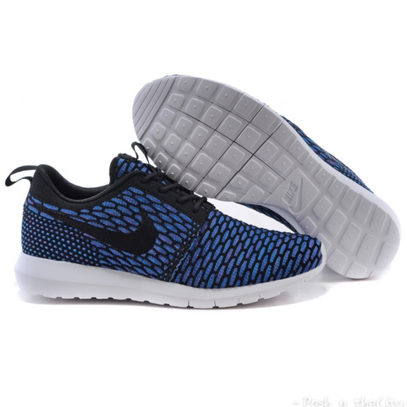 nike roshes all black womens